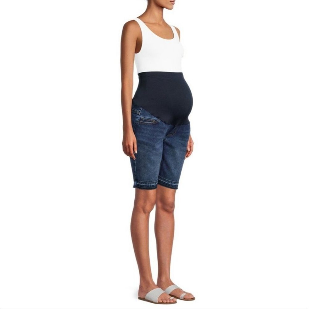 Time and Tru Maternity Size XL Full Panel Bermuda Denim Released Raw Hem Shorts
